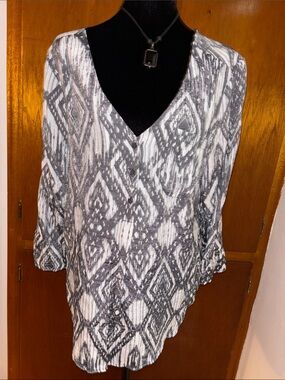 Women’s Grey & White Geometric Diamond Boho Blouse Top 3/4 Sleeves w/Necklace LG